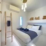 Two Level House On The 別荘 *